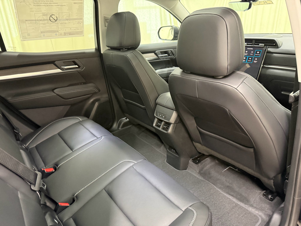 New 2026 GMC Terrain Denali w/ LPO, Black Badging Package AWD/4WD image 21