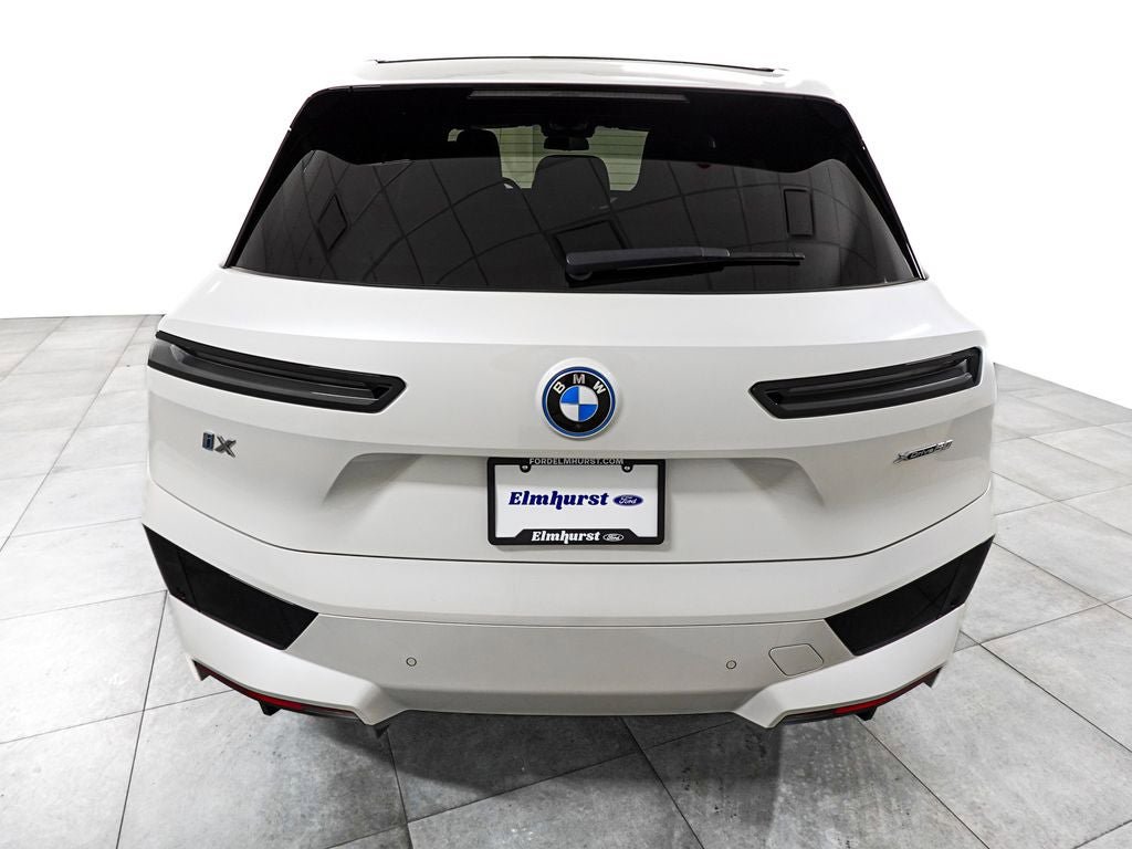 Used 2023 BMW iX xDrive50 w/ Sport Package AWD/4WD image 6