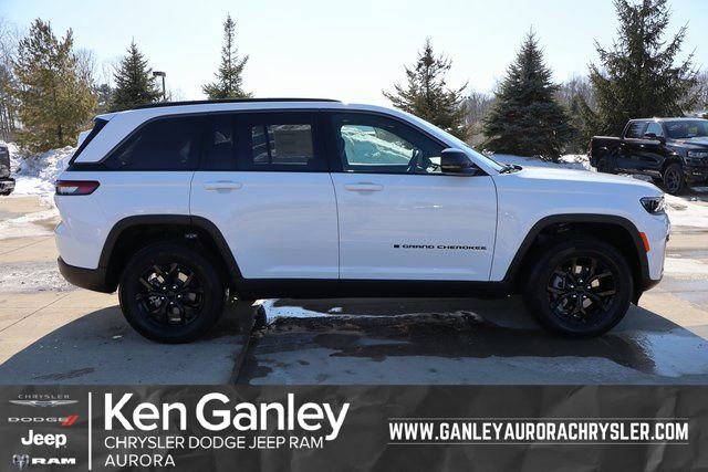 New 2026 Jeep Grand Cherokee Laredo image 1