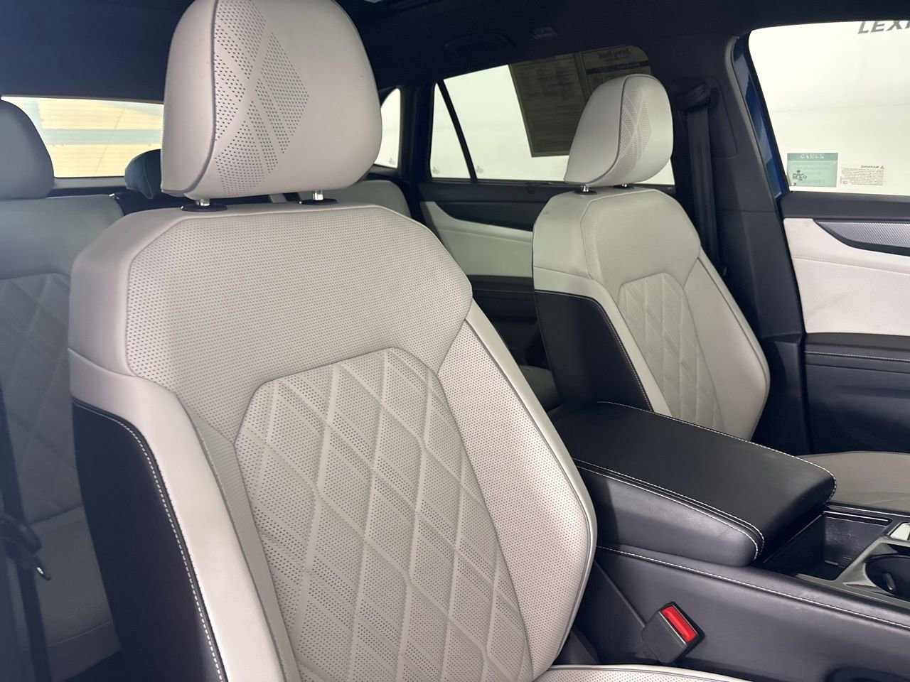 Used 2025 Volkswagen Atlas Cross Sport SEL Premium R-Line image 26