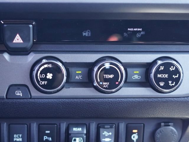 Used 2018 Toyota Tacoma TRD Sport w/ Technology Package image 31