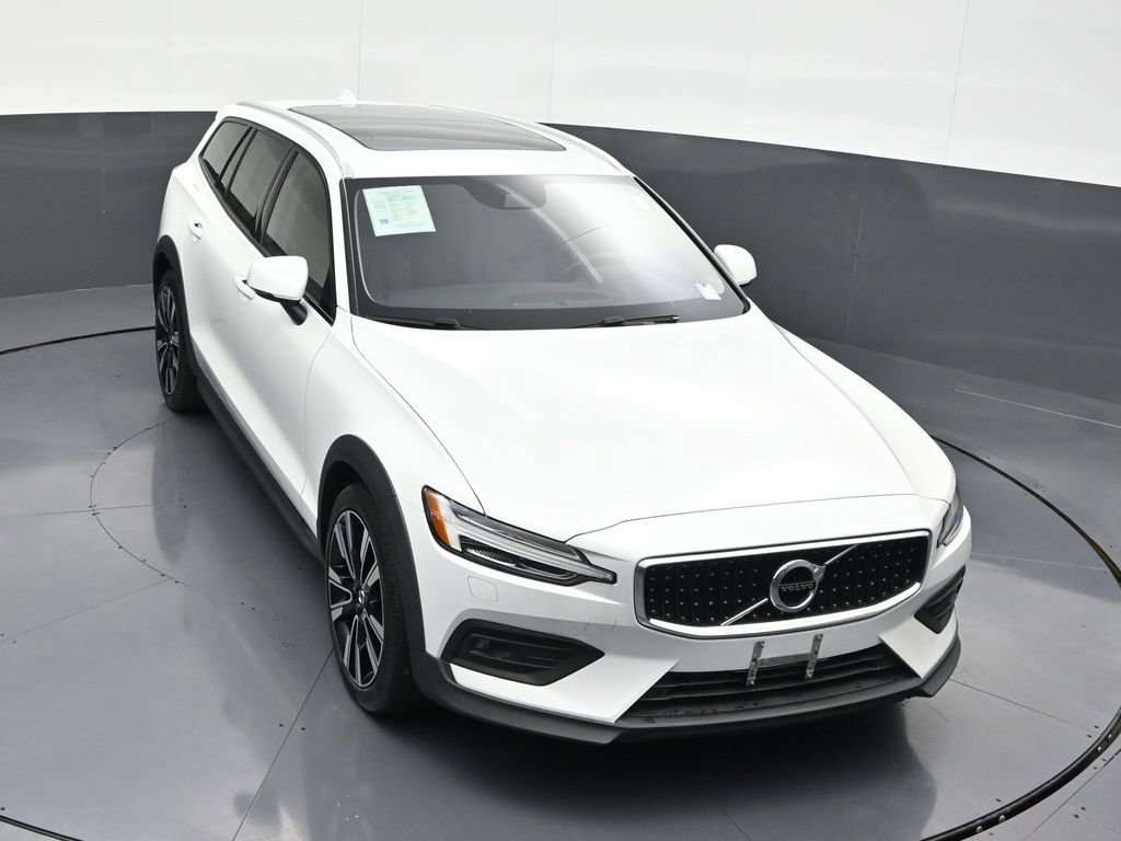 Certified 2022 Volvo V60 T5 Cross Country w/ Climate Package image 23