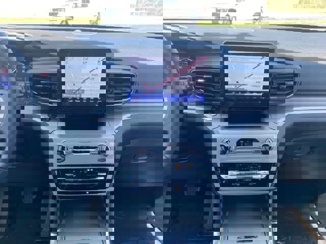 New 2024 Ford Explorer XLT w/ Equipment Group 202A image 24