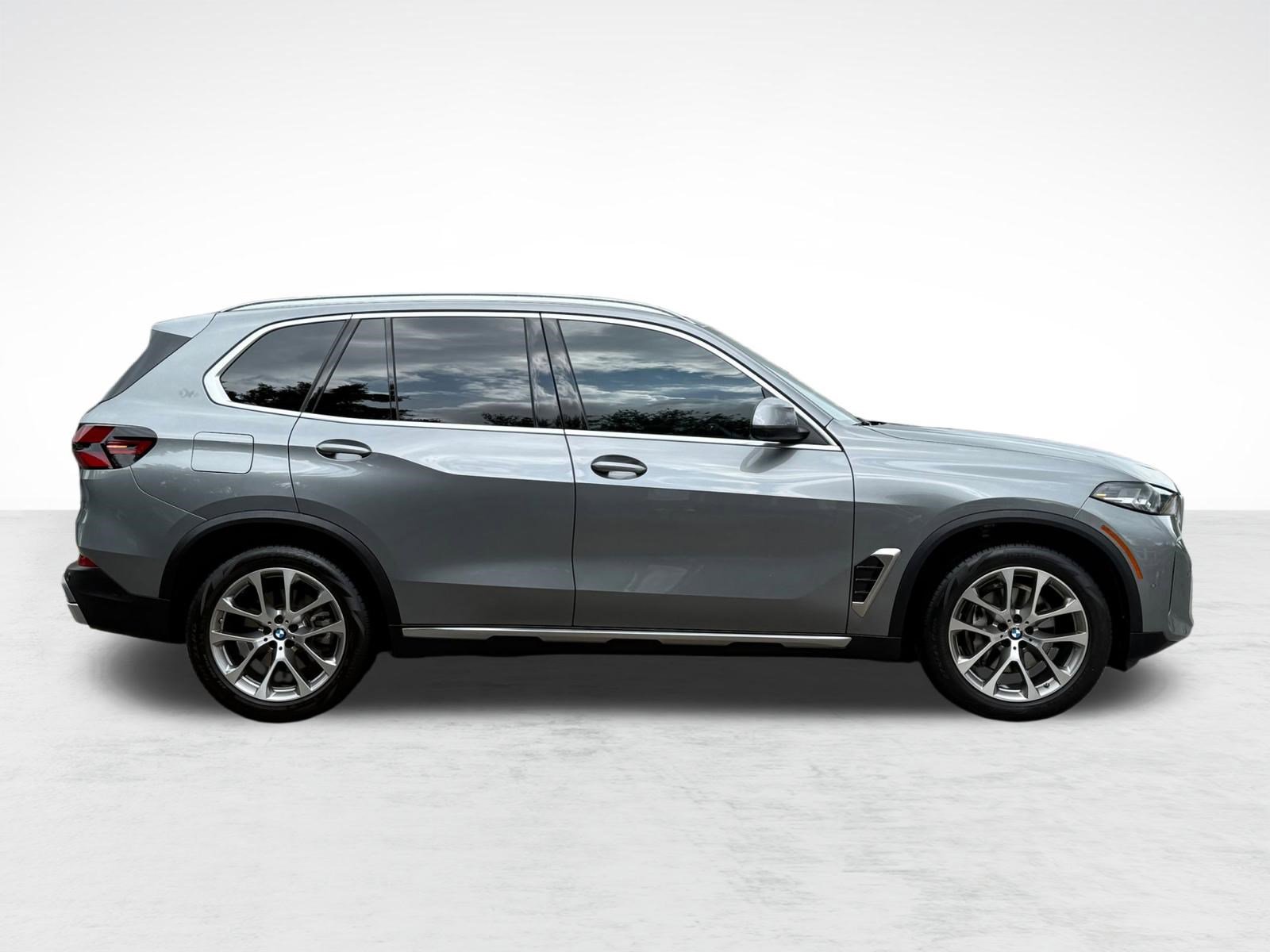 Used 2024 BMW X5 xDrive40i w/ Parking Assistance Package image 8