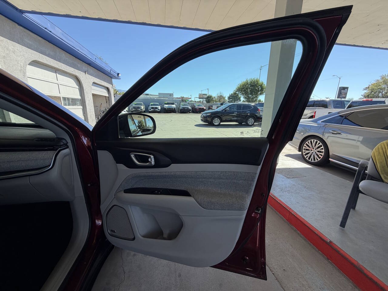 Used 2022 Jeep Compass Latitude w/ Sun and Sound Group AWD/4WD image 12