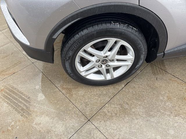 Used 2020 Toyota C-HR LE FWD image 11