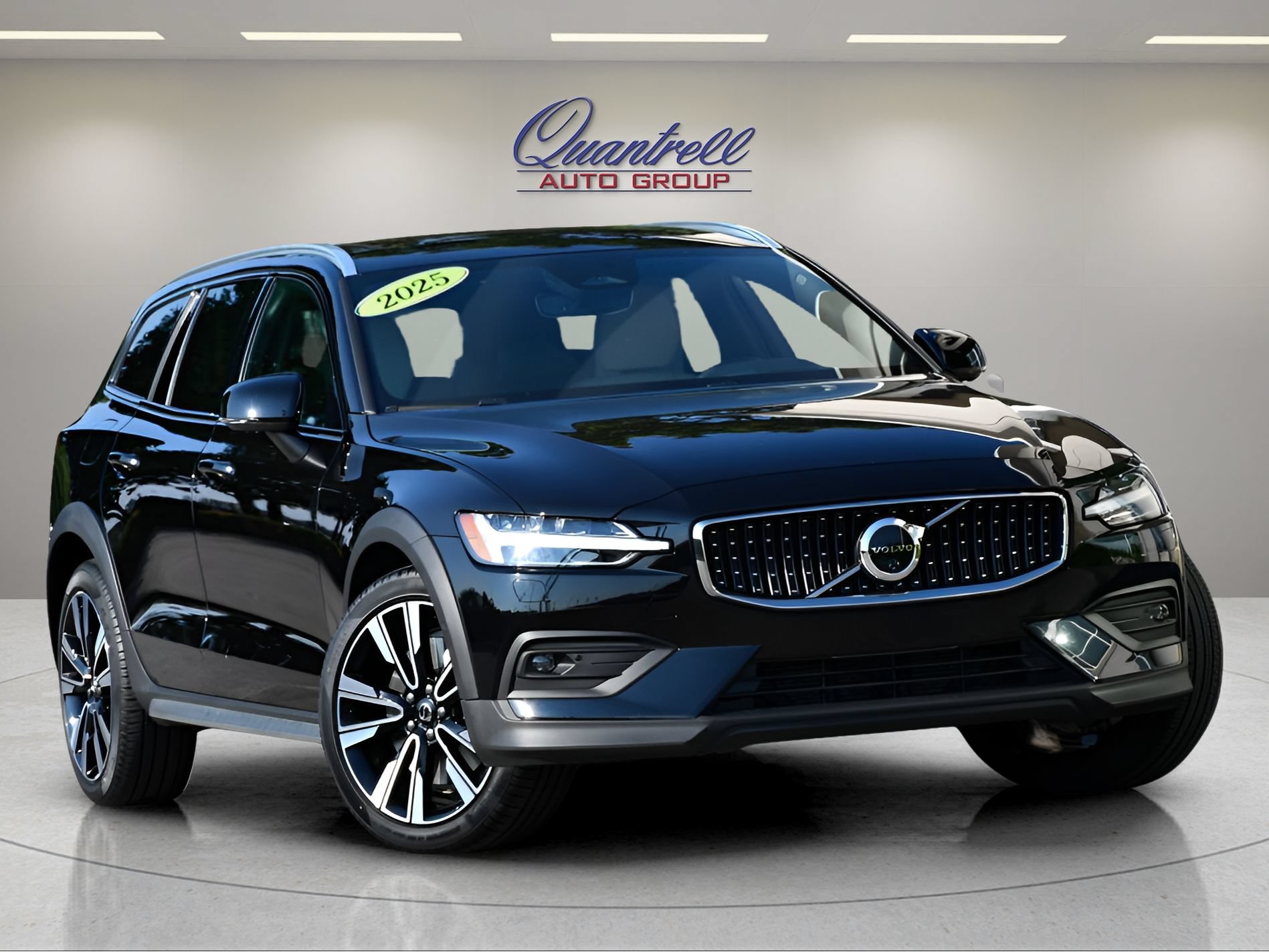 Certified 2025 Volvo V60 B5 Cross Country Ultra AWD/4WD image 1