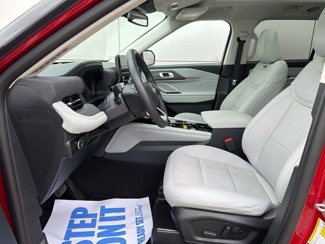 Used 2025 Ford Explorer Platinum w/ LUX Leather Package AWD/4WD image 13