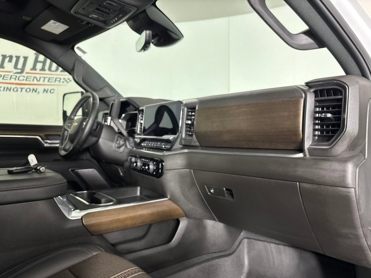 Used 2025 Chevrolet Silverado 3500 High Country w/ Technology Package AWD/4WD image 31