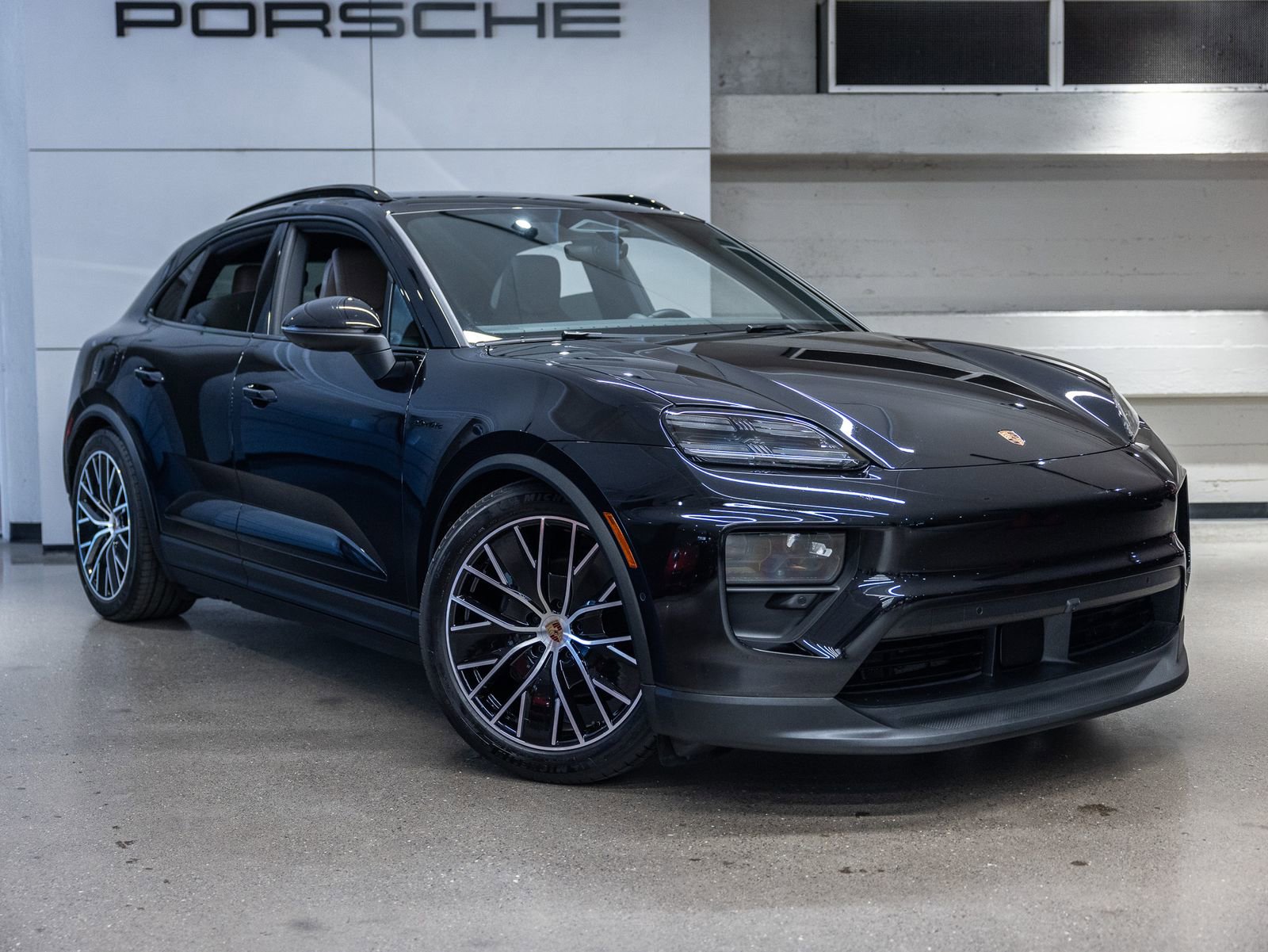 Certified 2025 Porsche Macan Electric image 11