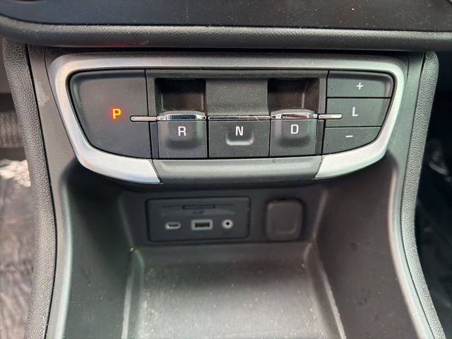 Used 2024 GMC Terrain SLT w/ Infotainment Package II image 9