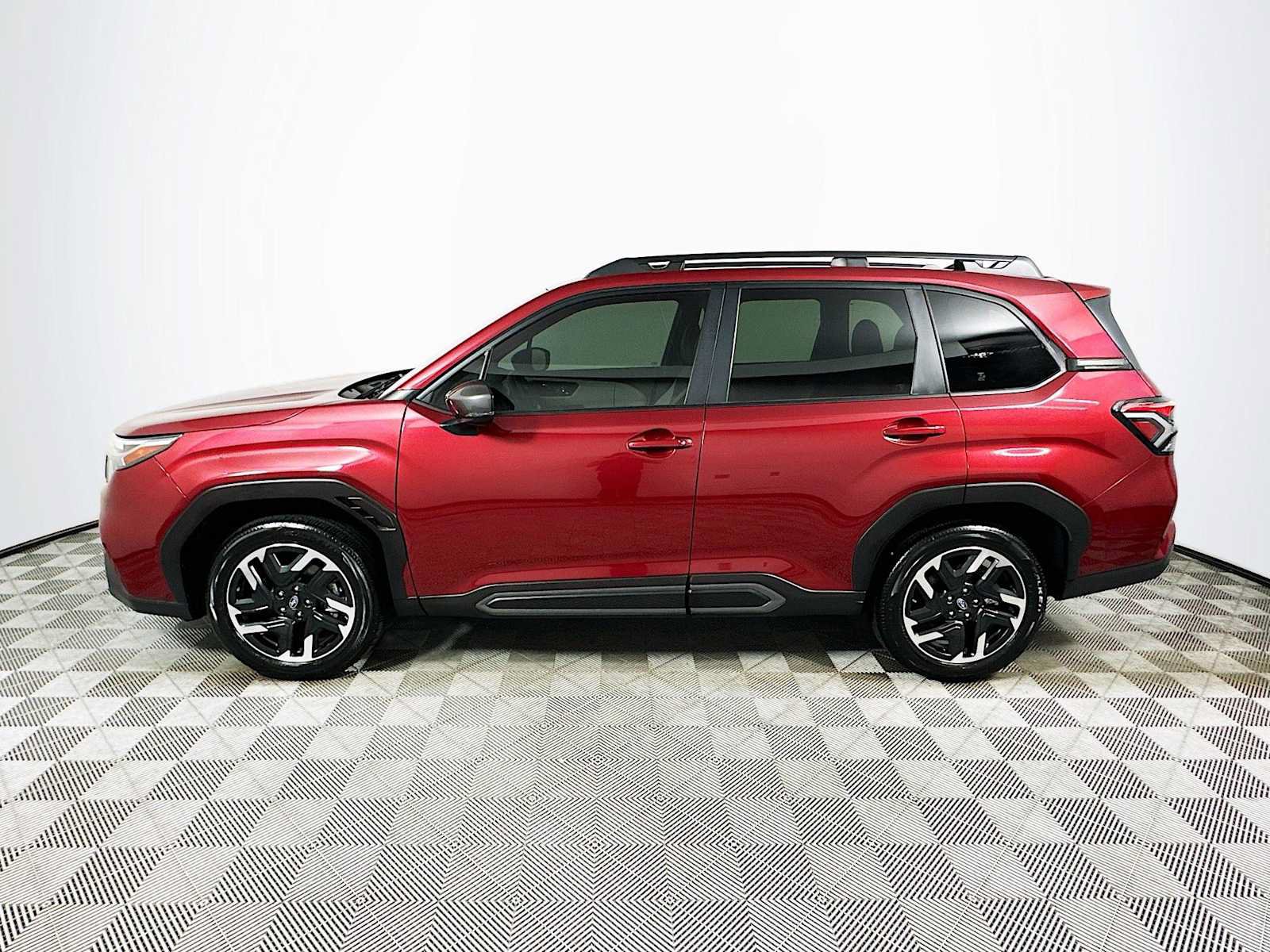 Certified 2025 Subaru Forester Limited w/ Popular Package #1 AWD/4WD image 4