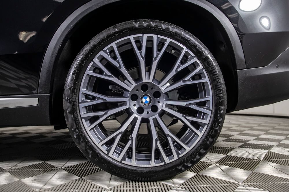 Used 2025 BMW X5 xDrive40i w/ Parking Assistance Package AWD/4WD image 41