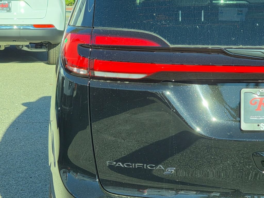 New 2026 Chrysler Pacifica Select w/ S Appearance Package FWD image 6