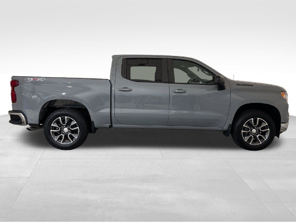Used 2024 Chevrolet Silverado 1500 LT AWD/4WD image 7