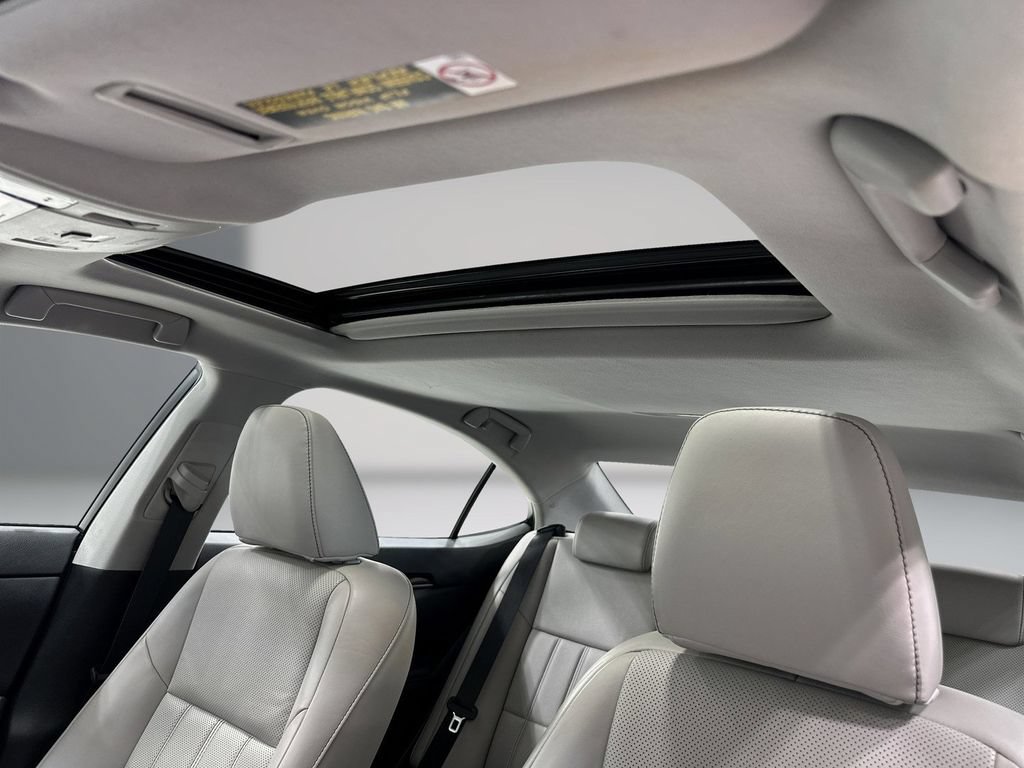 Used 2018 Lexus ES 350 w/ Luxury Package w/Wood Trim FWD image 17