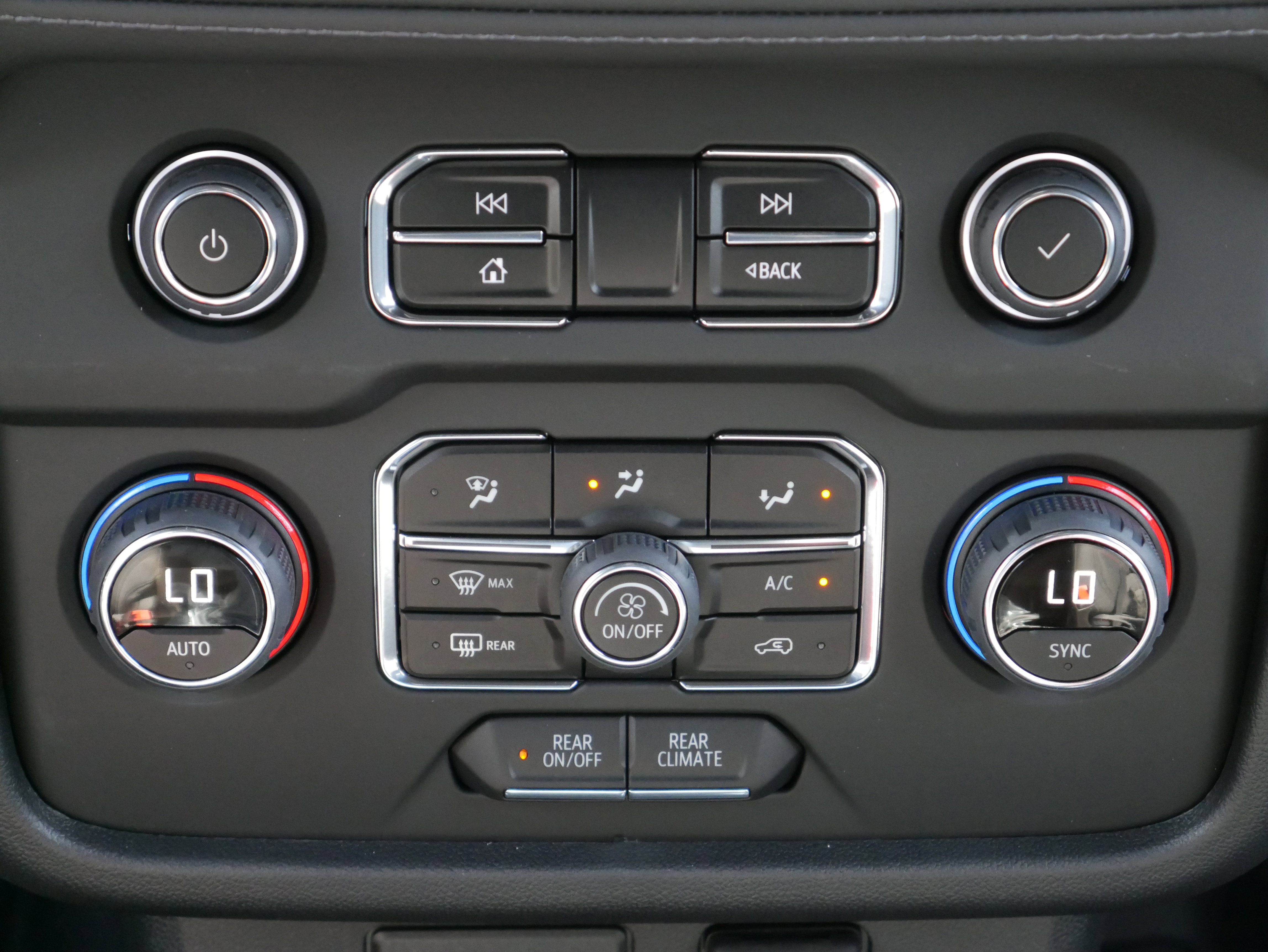 New 2024 Chevrolet Tahoe 4WD w/ Remote Keyless Entry Package image 21