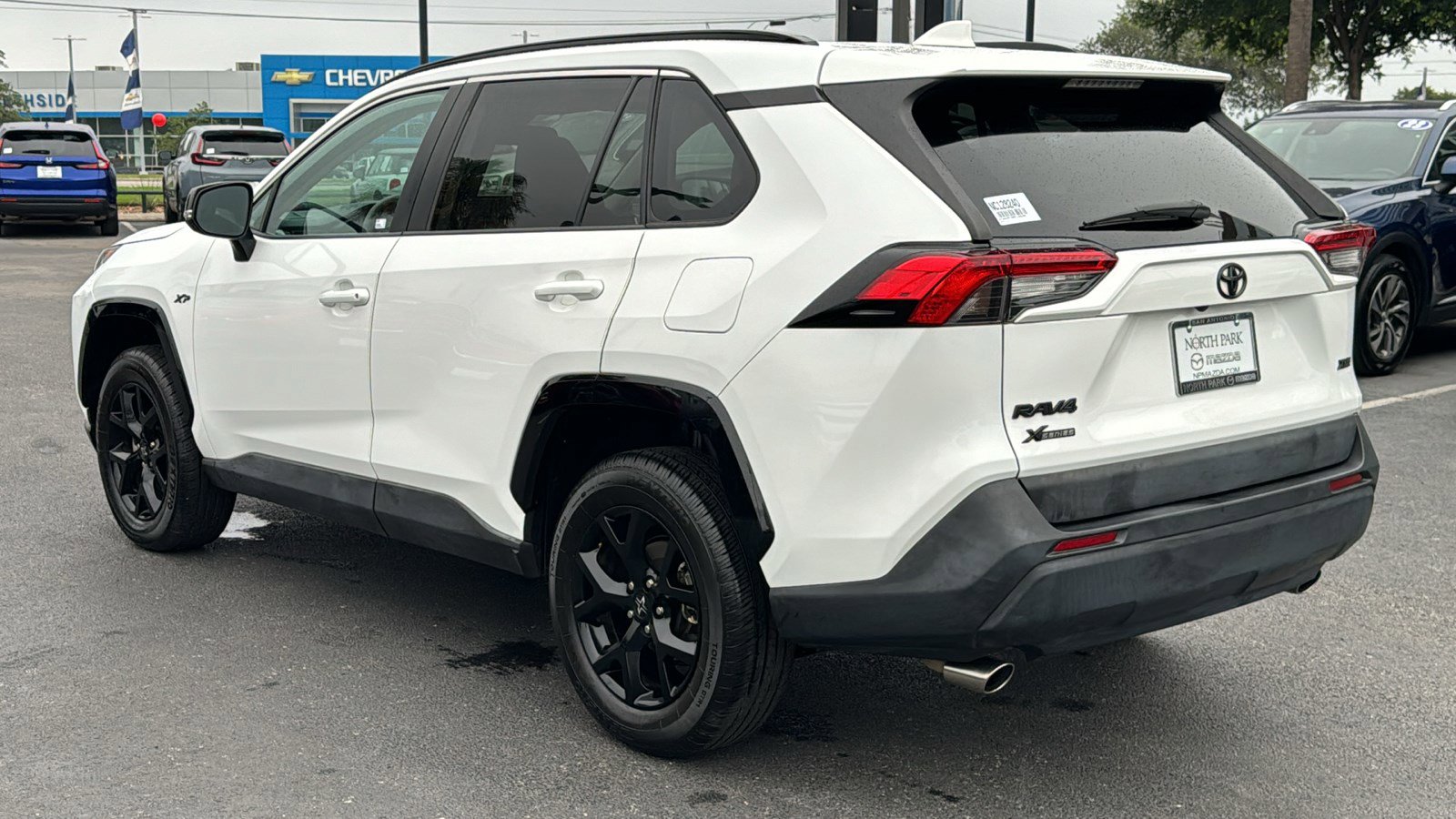 Used 2021 Toyota RAV4 XLE w/ Convenience Package FWD image 6