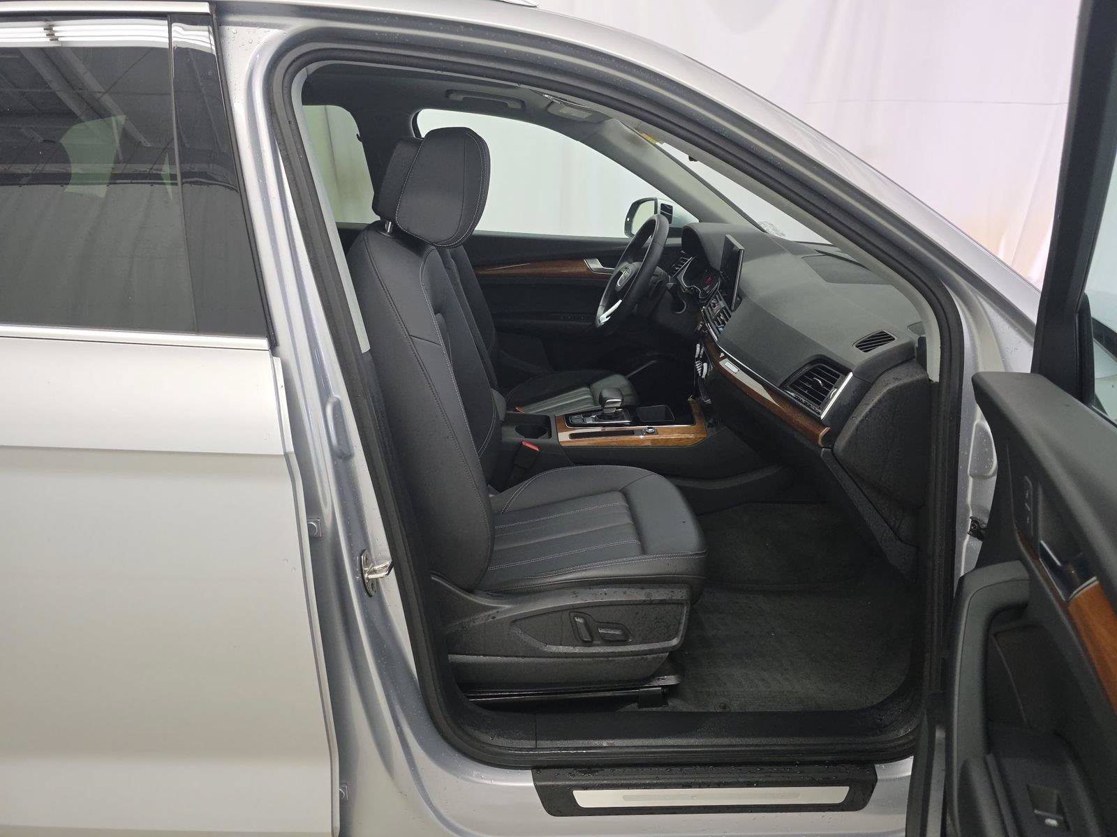 Used 2023 Audi Q5 2.0T AWD/4WD image 6