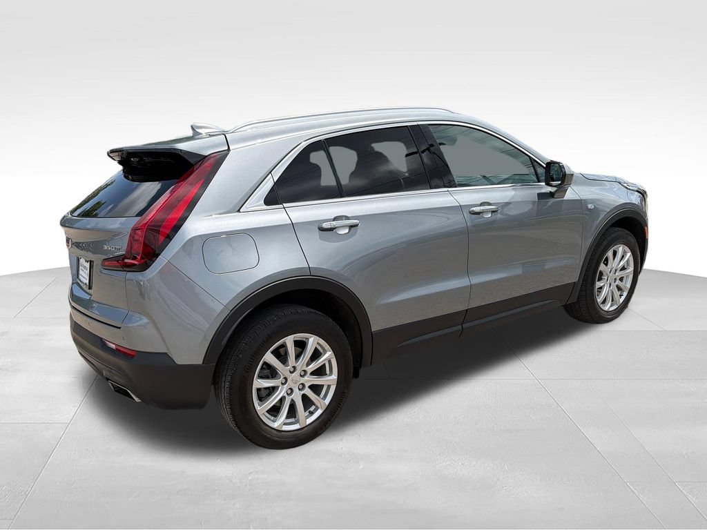 Used 2023 Cadillac XT4 Luxury w/ Cold Weather Package FWD image 5