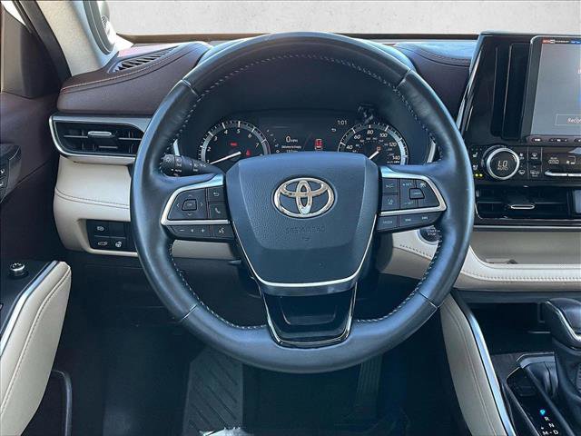 Used 2020 Toyota Highlander Limited image 7