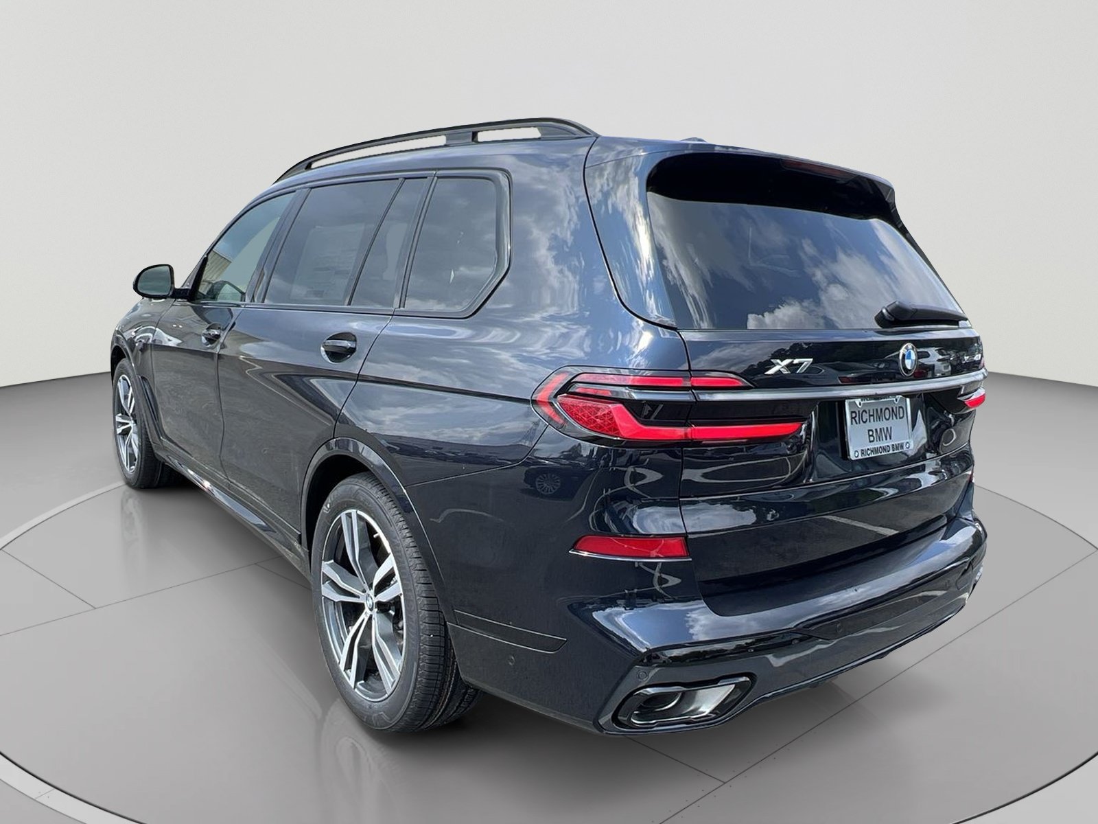 New 2027 BMW X7 xDrive40i w/ M Sport Package AWD/4WD image 3