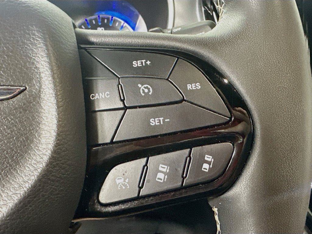 Used 2025 Chrysler Pacifica Limited FWD image 26