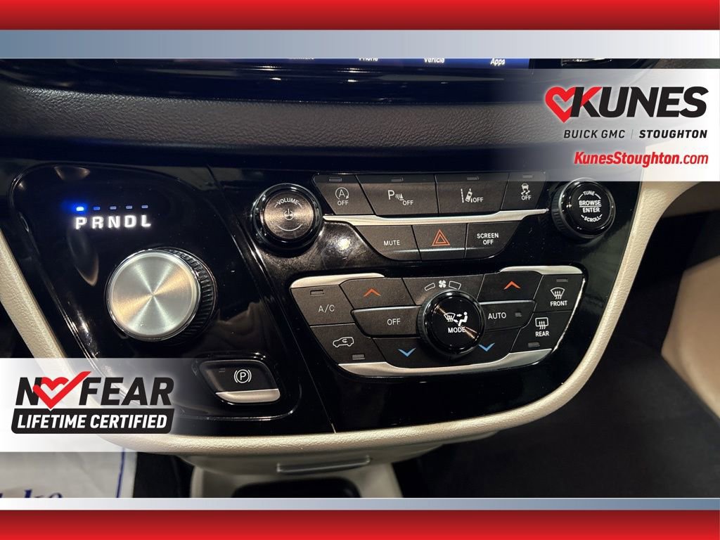 Used 2024 Chrysler Pacifica Touring-L FWD image 28