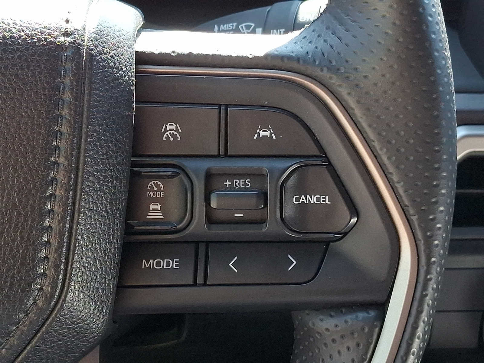 Used 2025 Toyota 4Runner SR5 AWD/4WD image 19