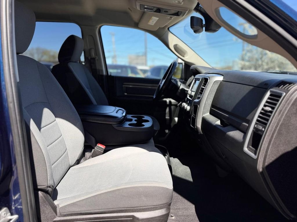 Used 2021 RAM 1500 Classic SLT w/ SLT Plus D￩cor Group AWD/4WD image 26