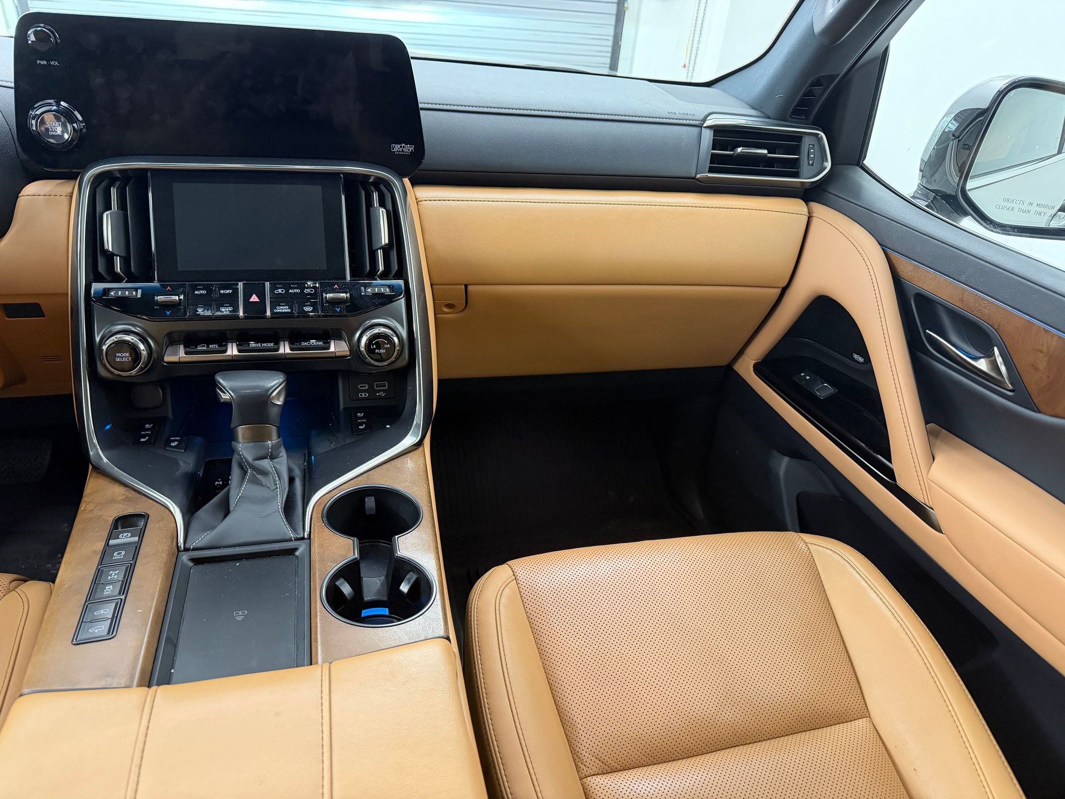 Used 2023 Lexus LX 600 4WD w/ Luxury Package image 27