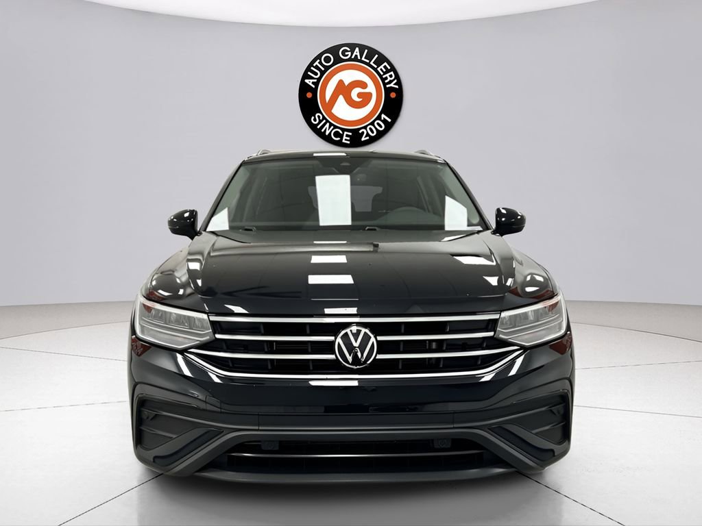 Used 2022 Volkswagen Tiguan SE image 2