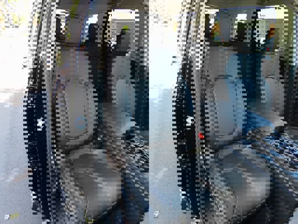 New 2025 Honda Pilot Touring image 17