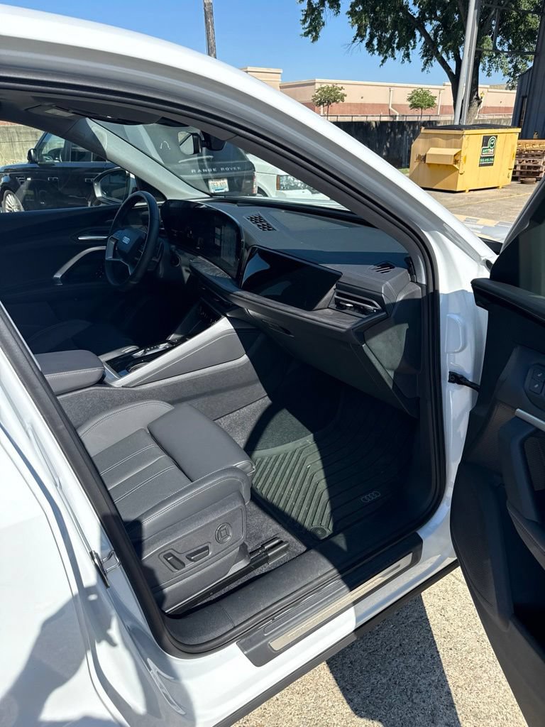 Used 2025 Audi Q5 Premium Plus w/ Premium Plus AWD/4WD image 12