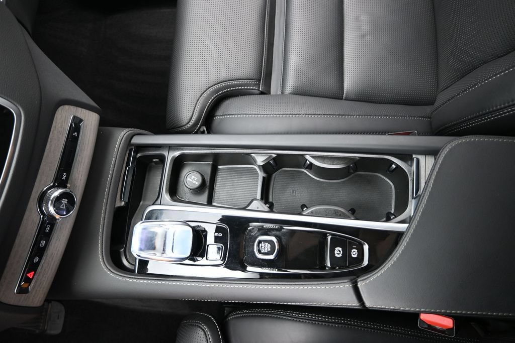 Used 2025 Volvo XC90 B6 Ultra w/ Protection Package Premier AWD/4WD image 18