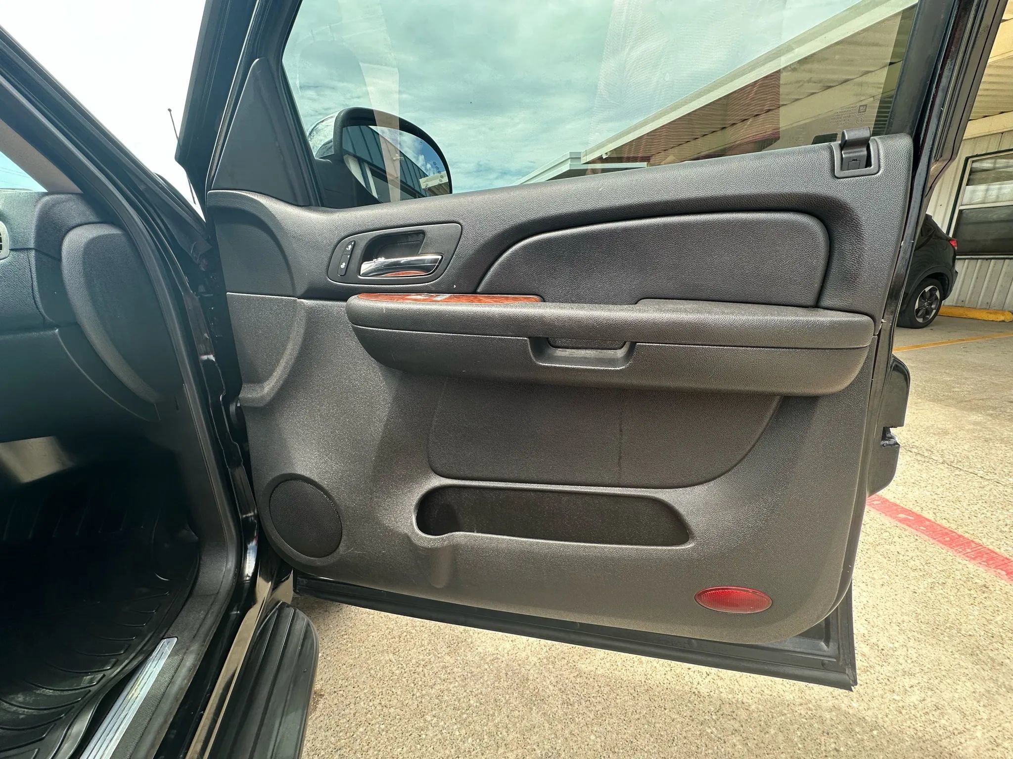 Used 2008 Chevrolet Avalanche LTZ w/ LTZ Preferred Equipment Group AWD/4WD image 29