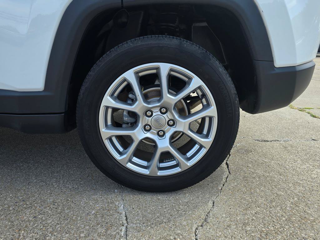 Used 2023 Jeep Compass Latitude AWD/4WD image 10