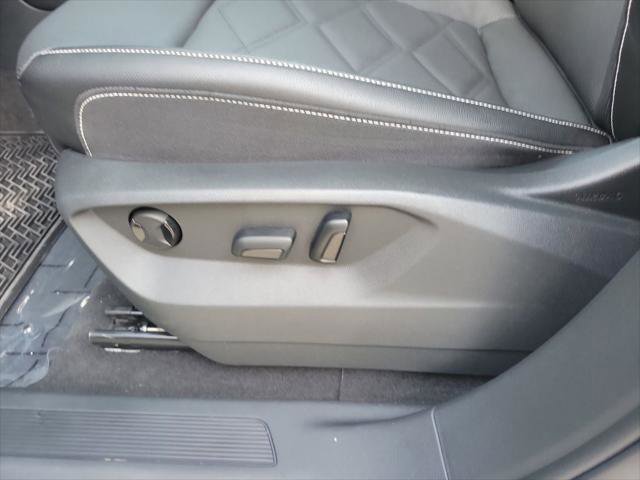 Used 2024 Volkswagen Atlas SE AWD/4WD image 12
