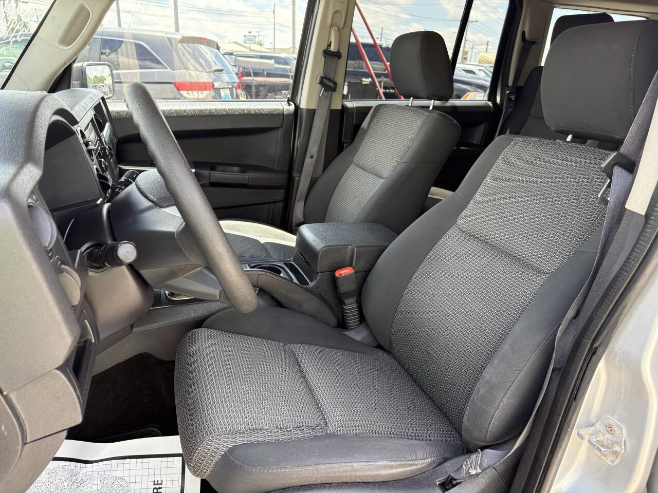 Used 2008 Jeep Commander Sport image 18