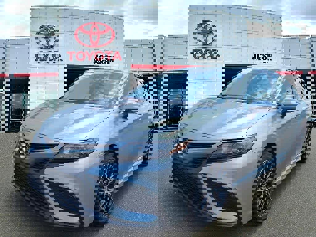Certified 2024 Toyota Camry SE image 1