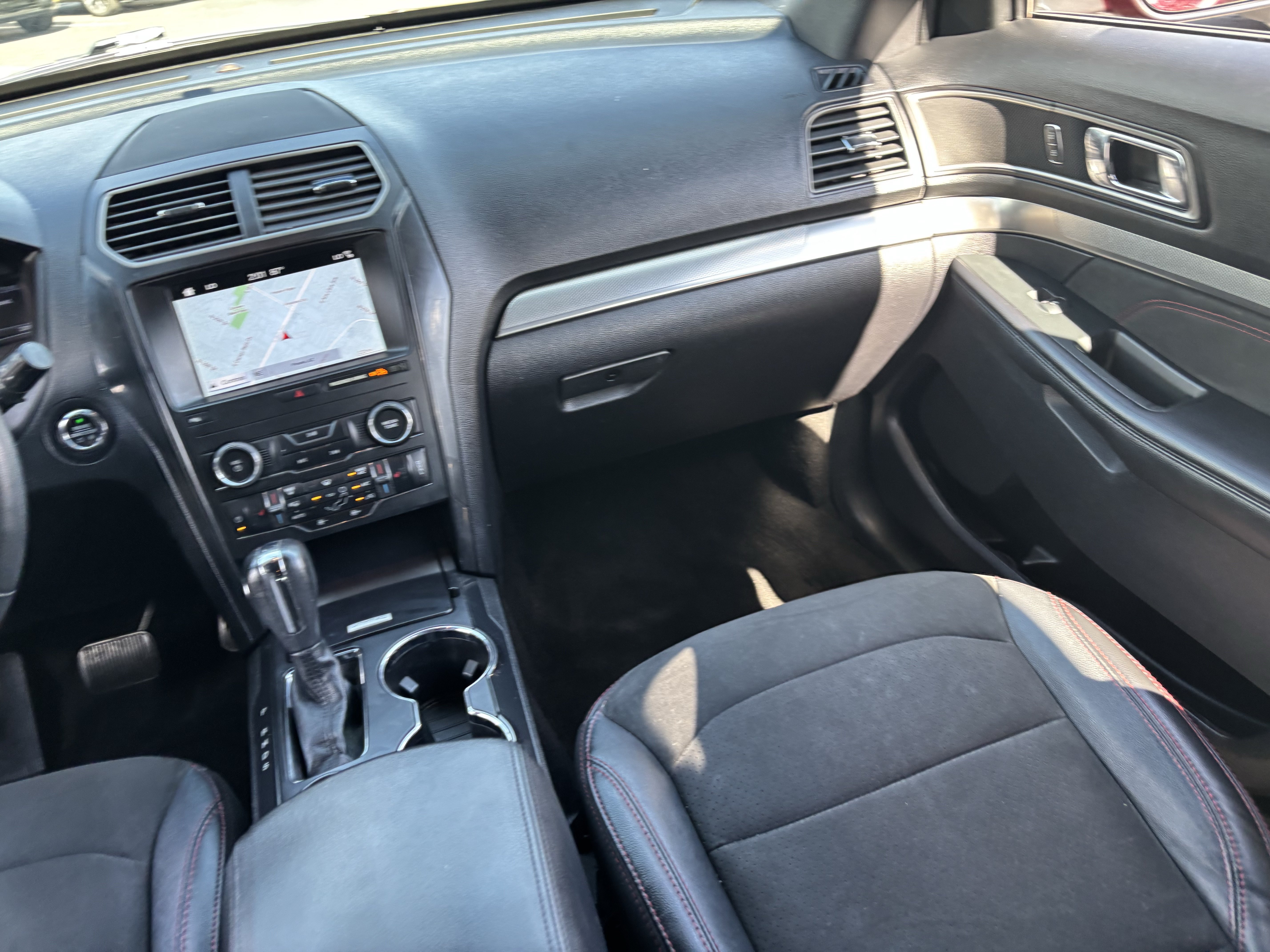 Used 2019 Ford Explorer XLT w/ Equipment Group 202A FWD image 14