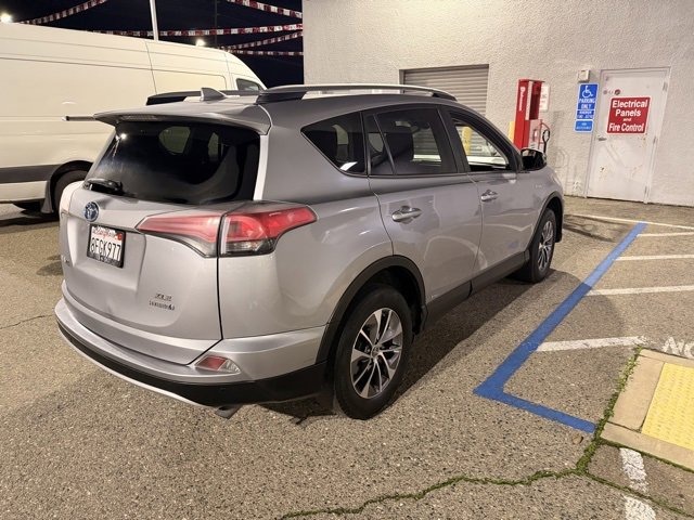 Used 2018 Toyota RAV4 XLE image 6