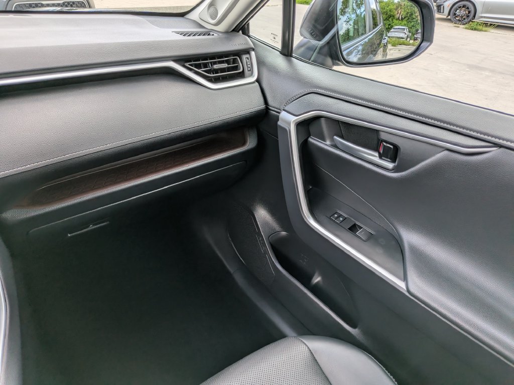 Used 2025 Toyota RAV4 Limited FWD image 20