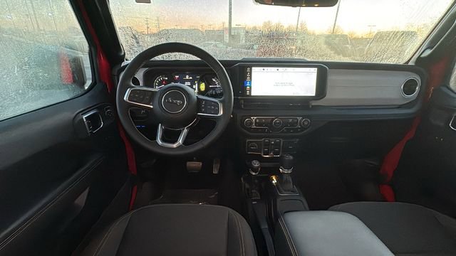 Used 2025 Jeep Wrangler Unlimited Sahara w/ Safety Group AWD/4WD image 9