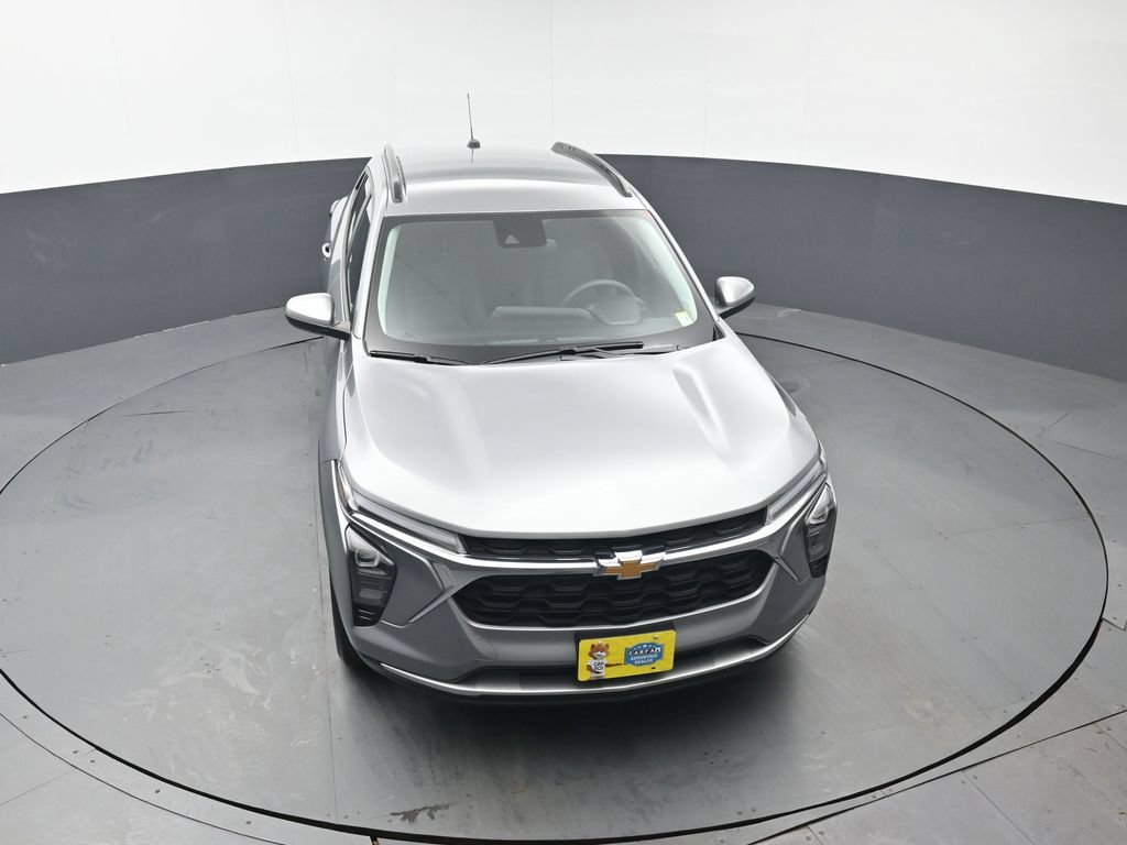 Used 2025 Chevrolet Trax LT FWD image 37