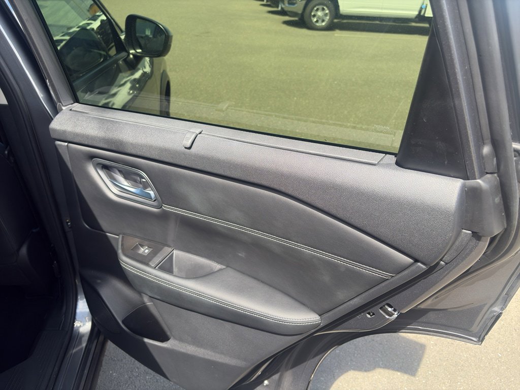 Used 2025 Nissan Rogue SL w/ Tech Package image 23