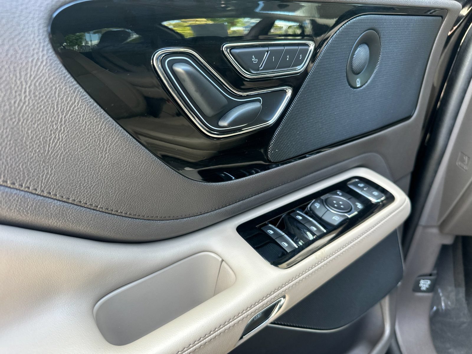 Certified 2023 Lincoln Aviator Reserve w/ Equipment Group 201A AWD/4WD image 10