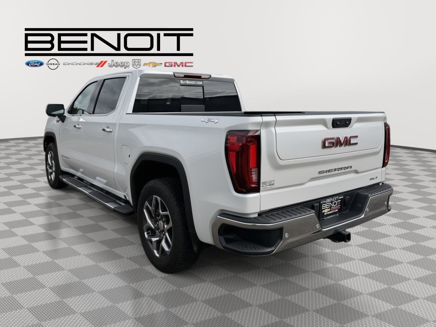 Used 2025 GMC Sierra 1500 SLT image 3