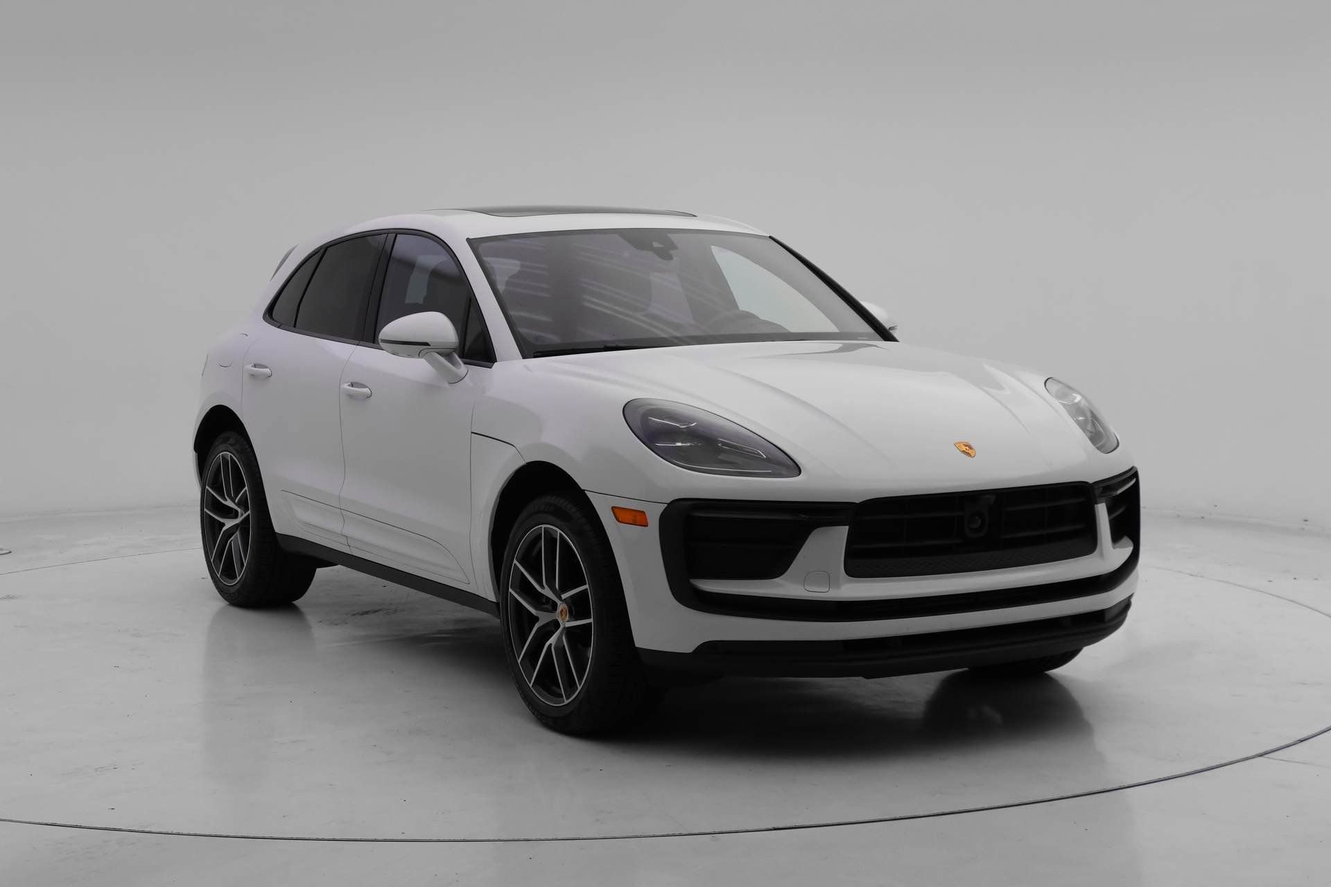 Used 2025 Porsche Macan AWD/4WD image 17