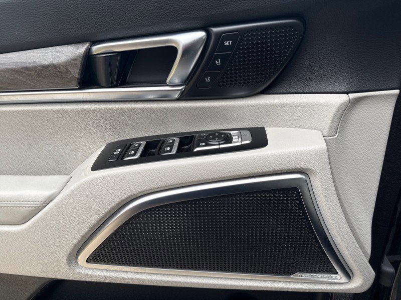 Used 2020 Kia Telluride SX w/ SX Prestige Package image 11